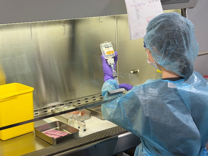 抗がん剤無菌調製の様子